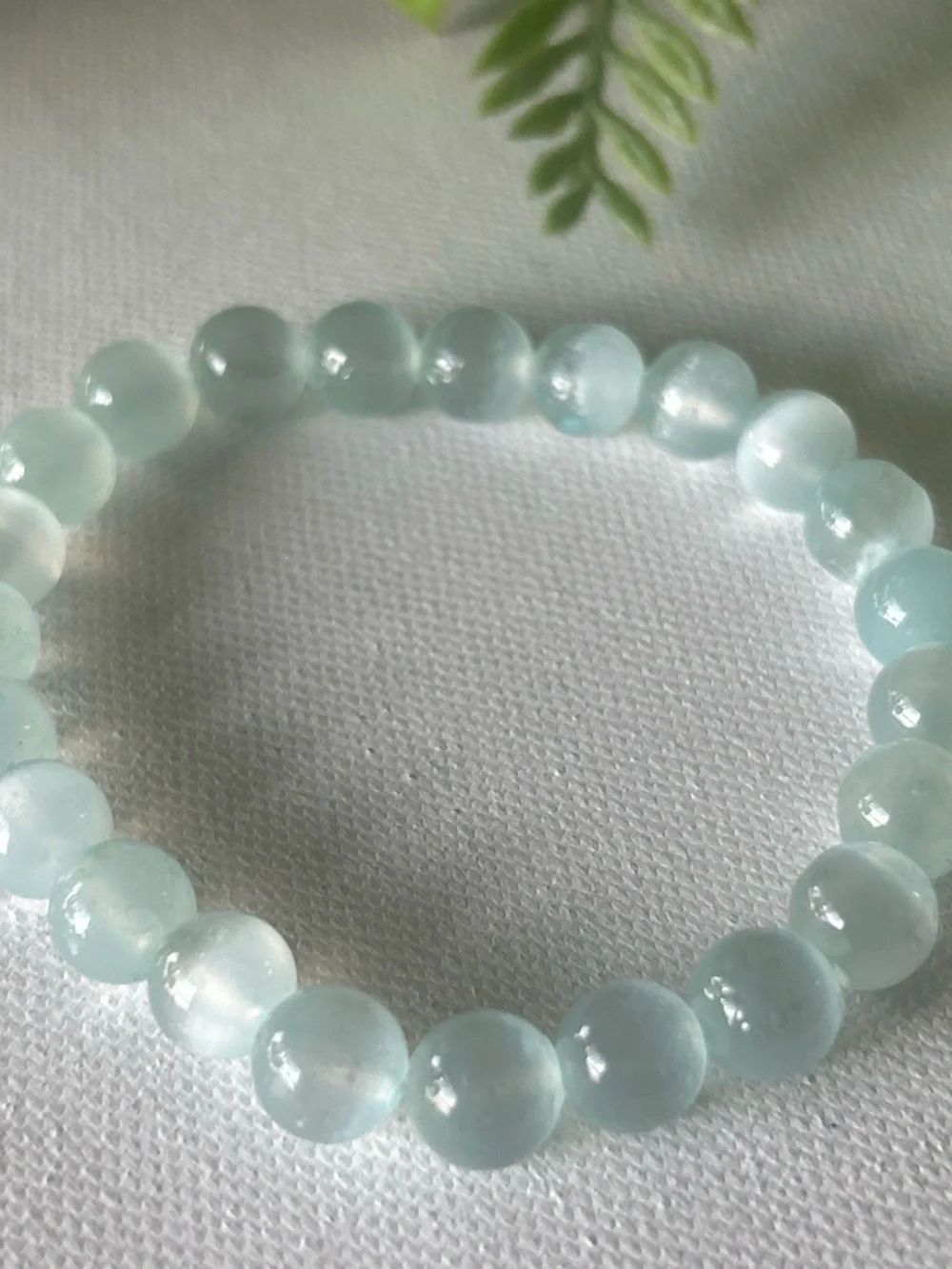 Light aqua blue cat eye stretch bracelet
